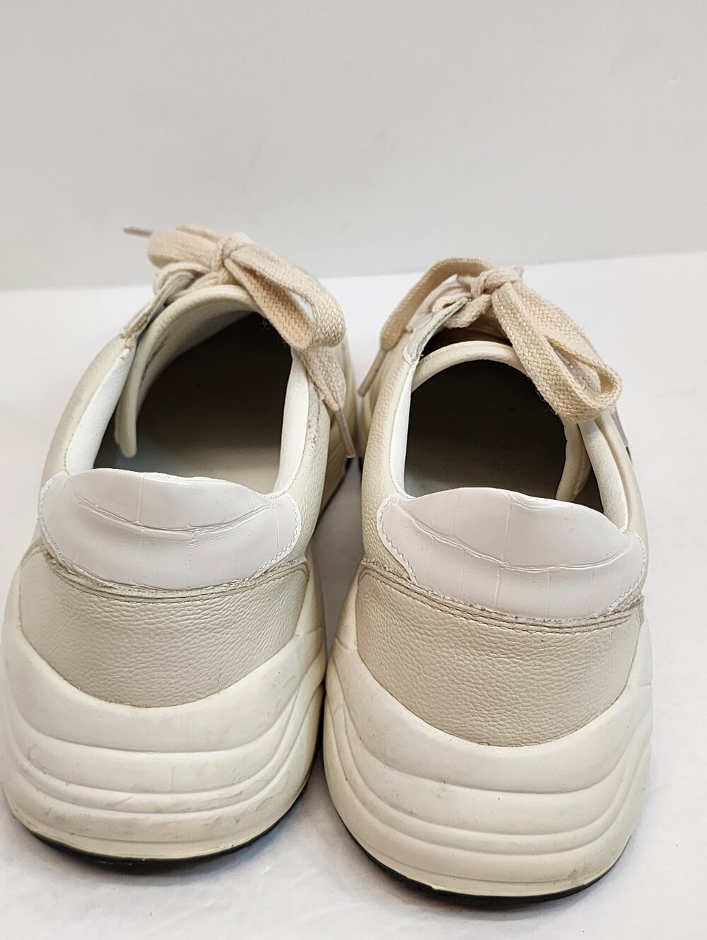 Cream Star Accent Leather Sneakers Size 9 - Picture 3 of 11